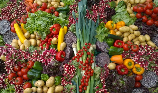 Zdjęcie przedstawiające różne kolorowe warzywa